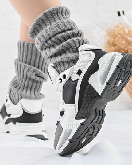 Дамски спортни обувки, с мрежести вложки, D1388, бяло и черно