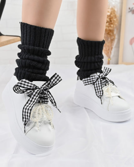 Дамски спортни обувки, изработени от екокожа, с перлена панделка, D1376, бели и черни