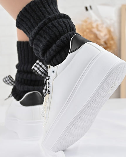 Дамски спортни обувки, изработени от екокожа, с перлена панделка, D1376, бели и черни