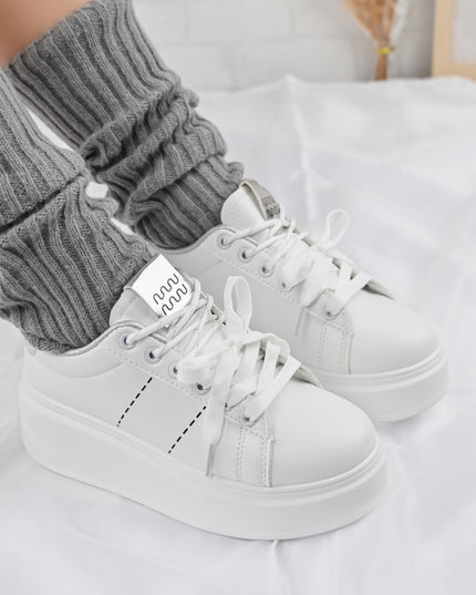 Дамски спортни обувки, изработени от екокожа, D1373, бели със сребристо