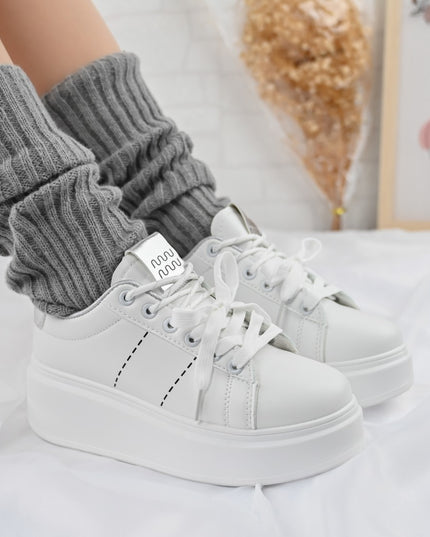 Дамски спортни обувки, изработени от екокожа, D1373, бели със сребристо