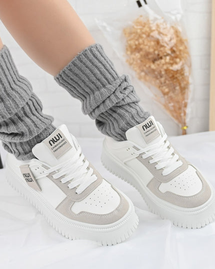 Дамски спортни обувки, изработени от екокожа, D1366, бели със сиво