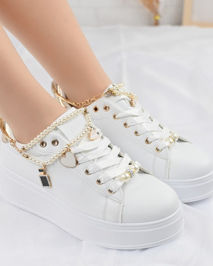 Дамски спортни обувки, изработени от екокожа, с декоративна верижка, D1372, бели