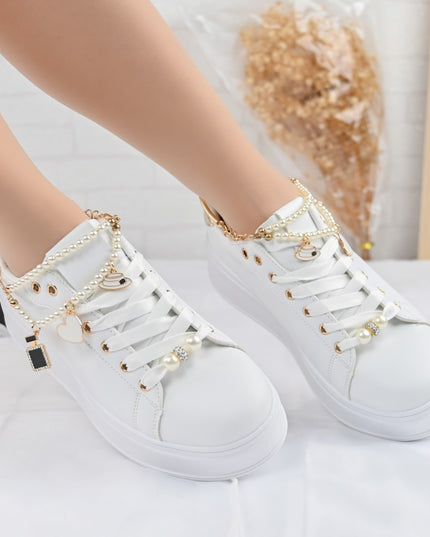 Дамски спортни обувки, изработени от екокожа, с декоративна верижка, D1372, бели