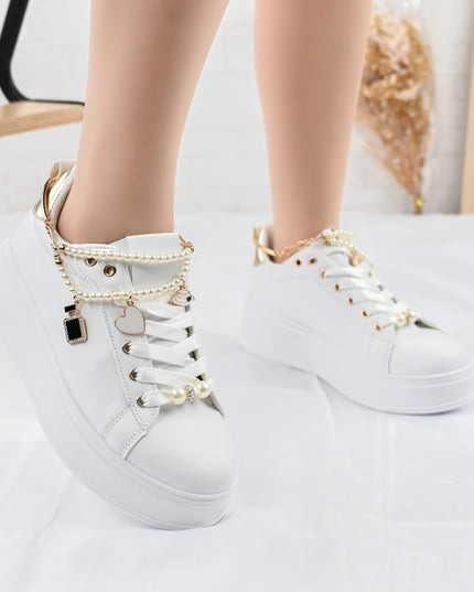 Дамски спортни обувки, изработени от екокожа, с декоративна верижка, D1372, бели