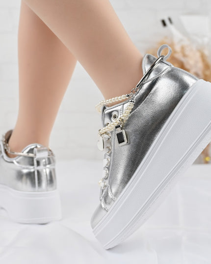 Дамски спортни обувки, изработени от екокожа, с декоративна верижка, D1372, сребрист
