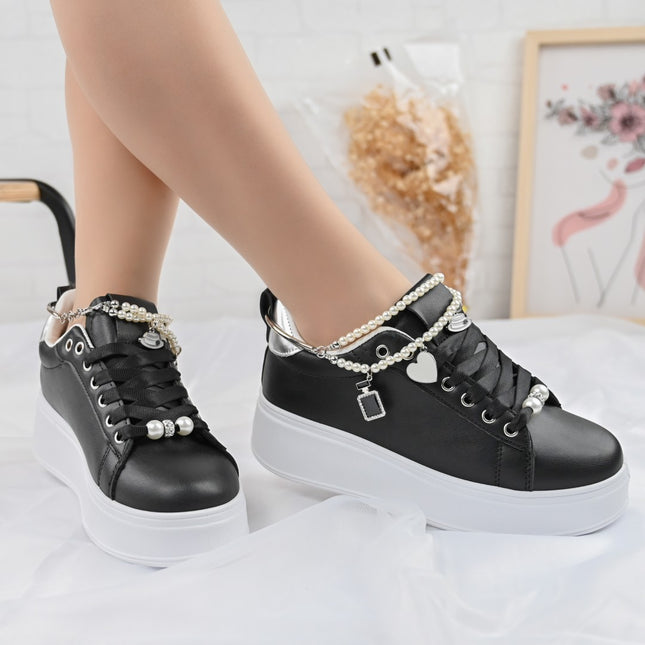 Дамски спортни обувки, изработени от екокожа, с декоративна верижка, D1372, черни
