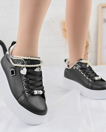 Дамски спортни обувки, изработени от екокожа, с декоративна верижка, D1372, черни