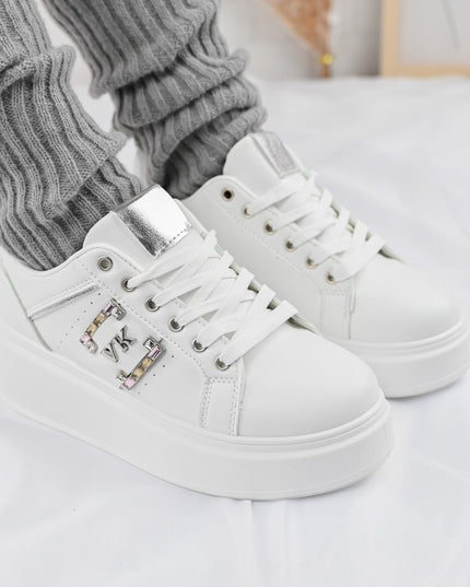 Дамски спортни обувки, изработени от екокожа, с камъни, D1368, бели със сребристо