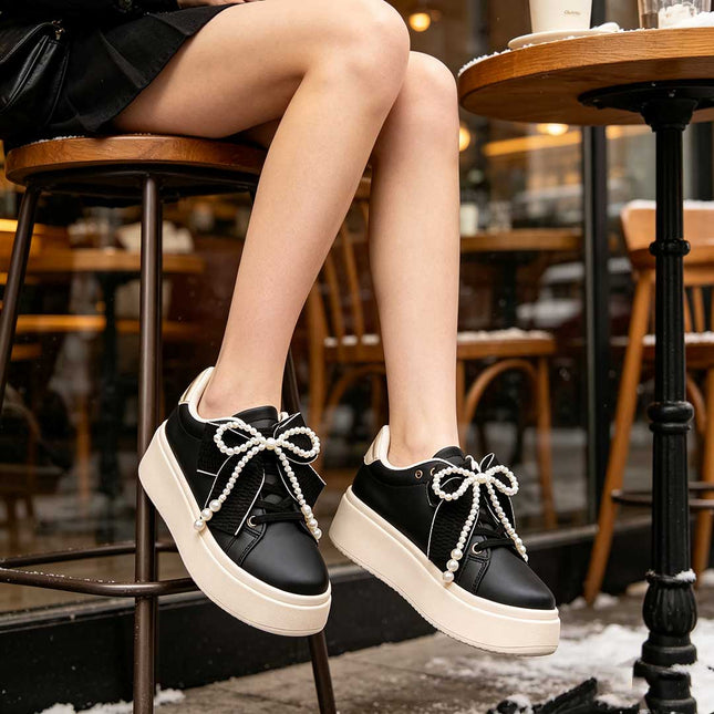 Pantofi sport pentru damă D1367, negri, din piele ecologică, cu fundiță și perle